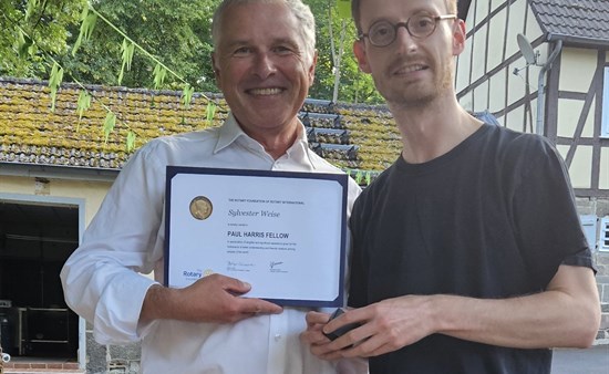 Frd. Weise wurde mit der Paul Harris Medaille geehrt (Foto: Hanne Lucas)